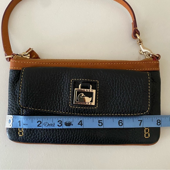 Dooney & Bourke Dillen II Pebbled Leather Wristlet / Clutch Excellent Condition - Picture 5 of 13